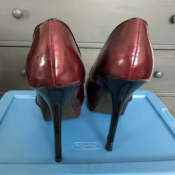 Carlos by Carlos Santana Burgundy Peep-Toe Heels - Picture 3 of 5
